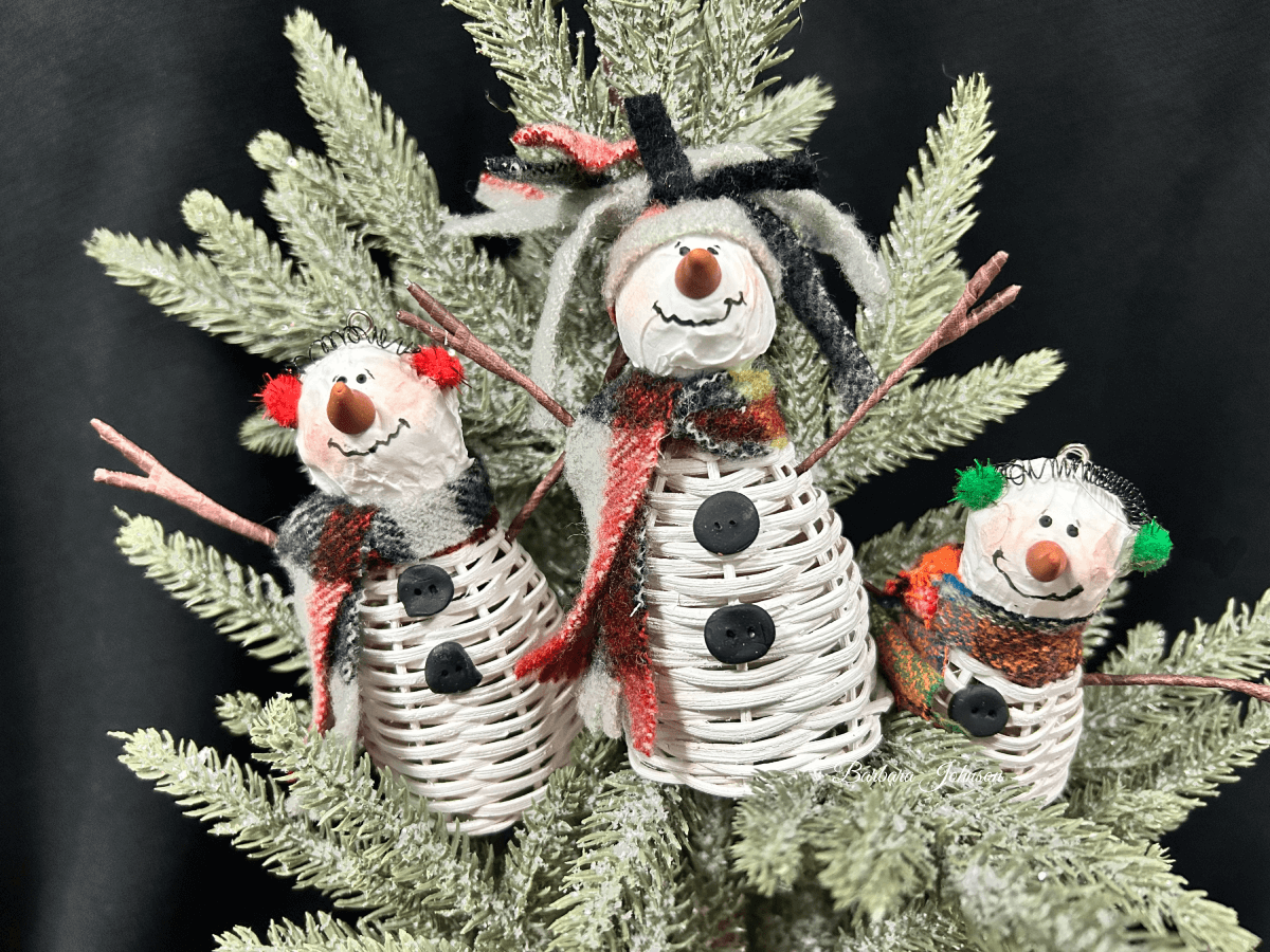 Mini Snowmen perfect for decorating your Christmas tree or just hanging around on a window sil,