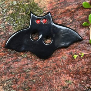 Bat front pottery tie-on